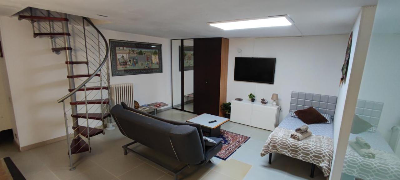 Central Private Flat By Old Town, Shops, Restaurants Bari Exteriér fotografie