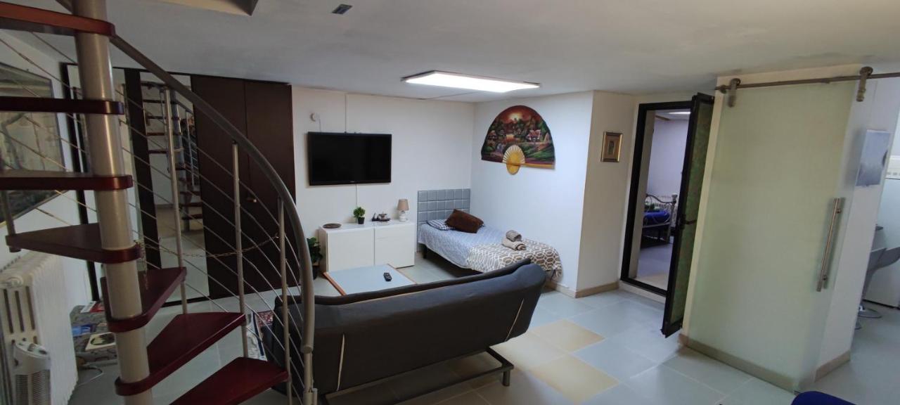 Central Private Flat By Old Town, Shops, Restaurants Bari Exteriér fotografie